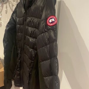 Canada goose lite hooded jacket